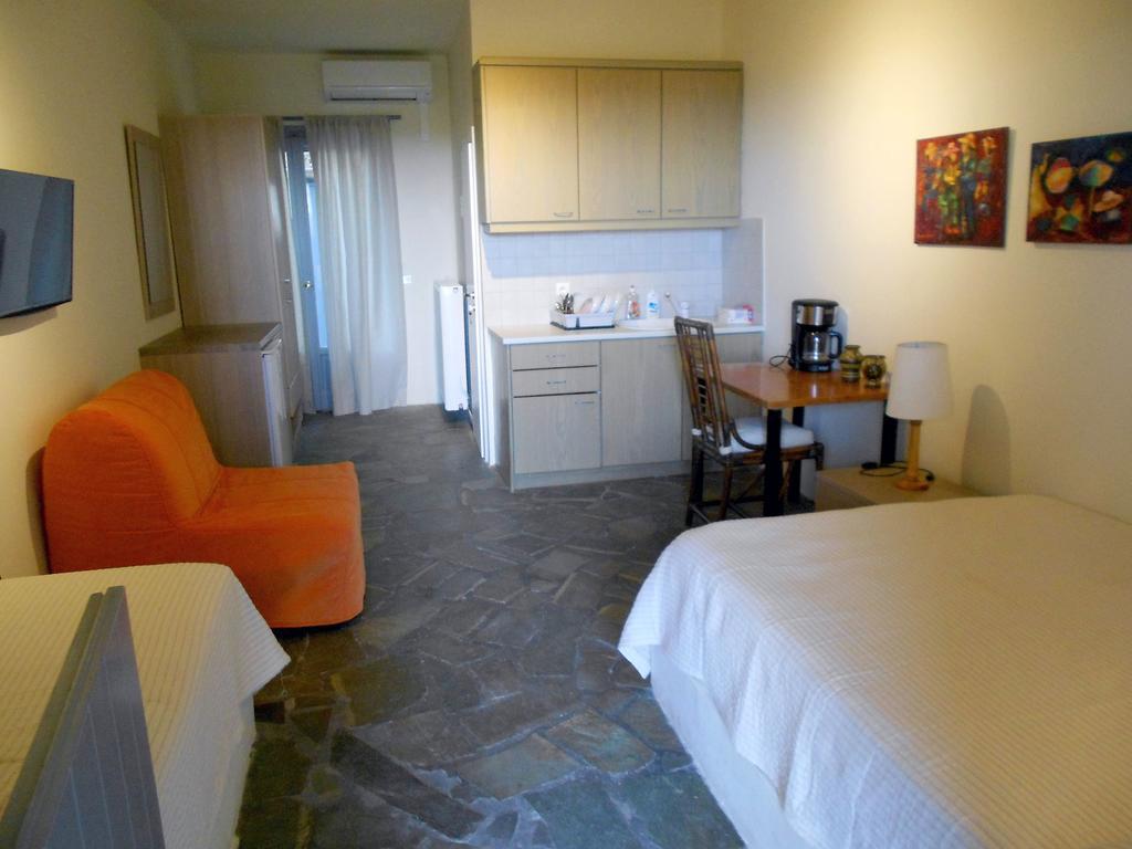 Aigaion House Hotel Otzias ภายนอก รูปภาพ