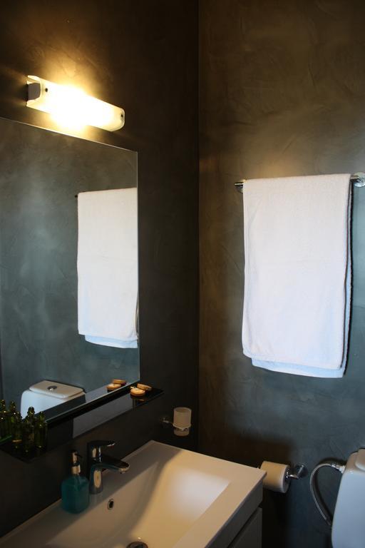 Aigaion House Hotel Otzias ภายนอก รูปภาพ
